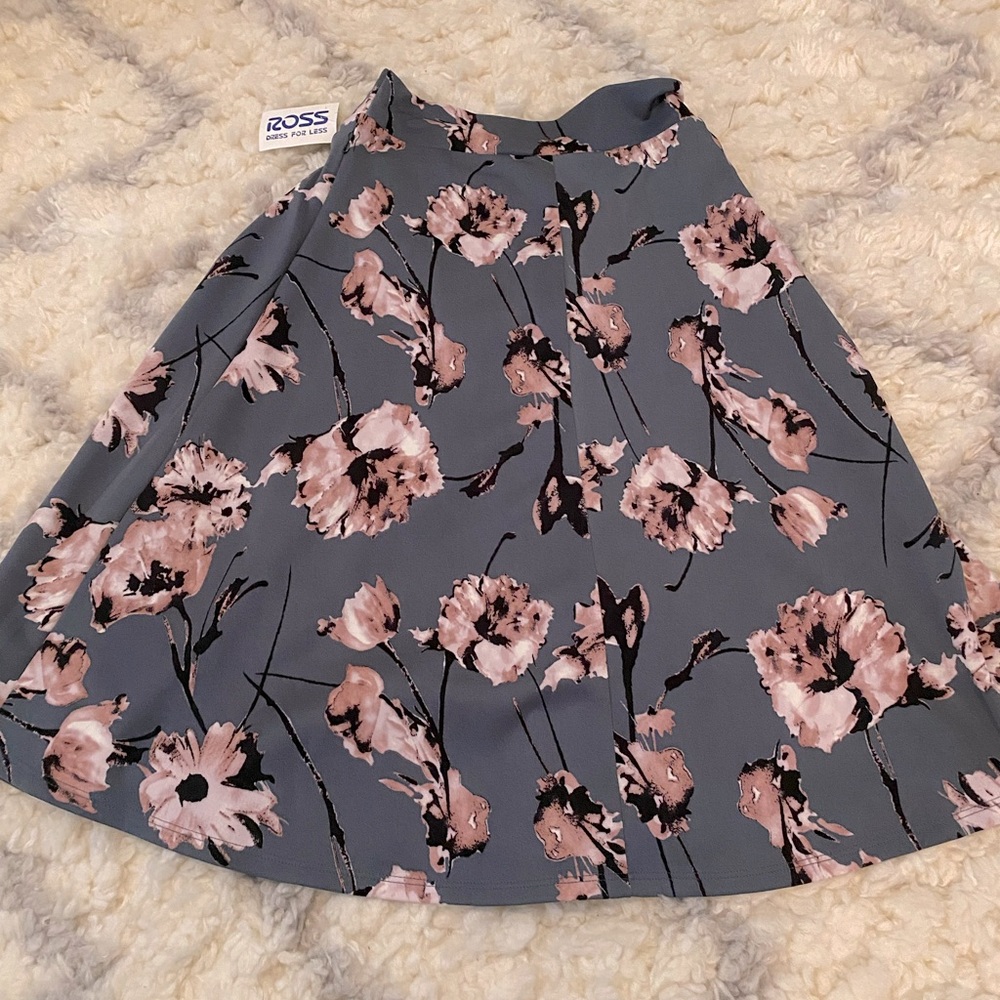 NWT! HAUTE MONDE - Midi Skirt, Floral, Size Small
